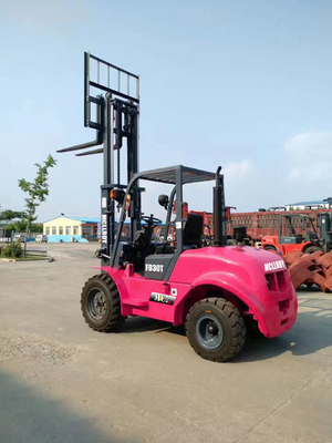 ভার্টিক্যাল স্টোরেজ সলিউশন সক্ষম করে স্টোরেজ ক্ষমতা বাড়ানোর জন্য উন্নত উত্পাদনশীলতা অফ-রোড ফর্ক ট্রাক